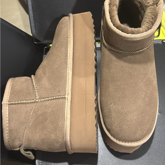 Dupe platform UGGs women’s size 9 1/2 - Picture 2 of 4
